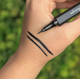 خط چشم ماژیکی 6ضلعی مشکی هدی بیوتی Huda Beauty