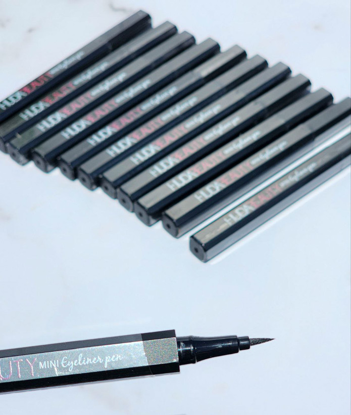 خط چشم ماژیکی 6ضلعی مشکی هدی بیوتی Huda Beauty